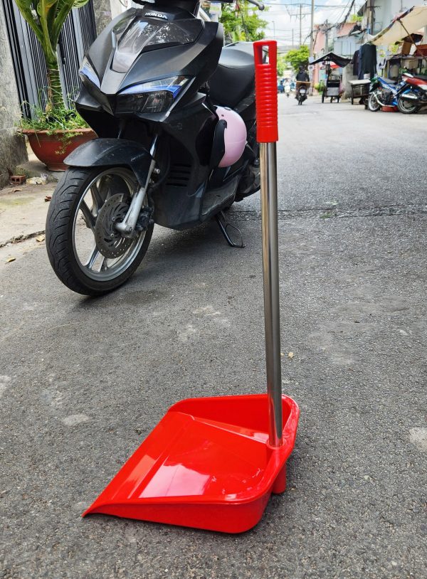 Ky rác nhựa cán inox - Chổi Bông May